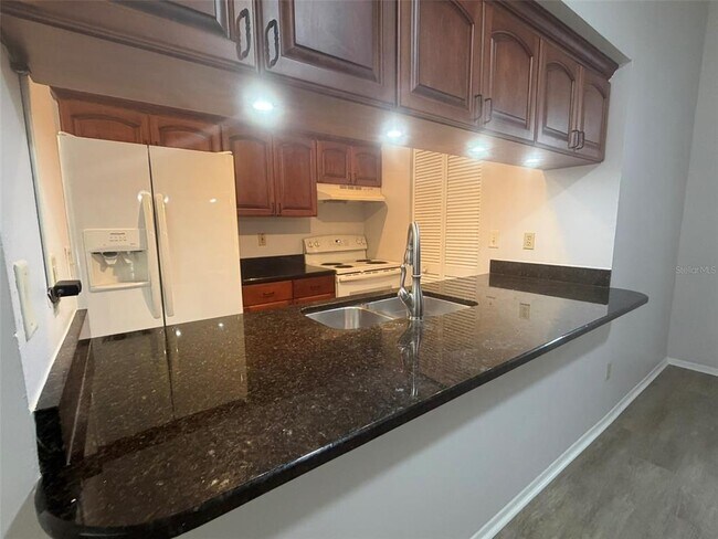 Foto del edificio - 3781 Lake Shore Dr