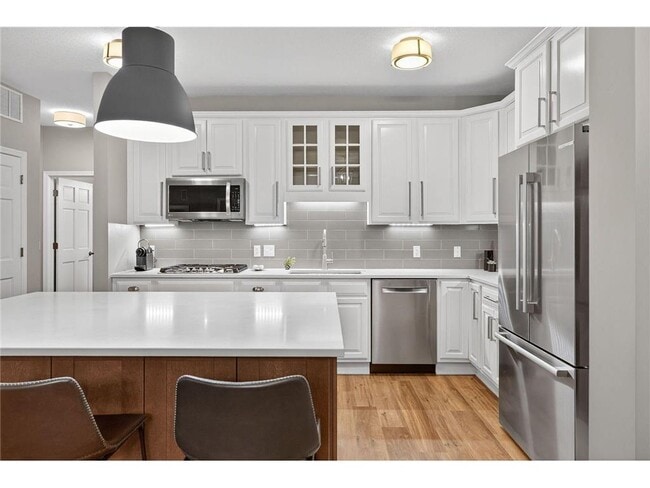 Building Photo - 5250 Grandview Square