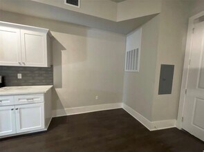 Building Photo - 2727 Houston Ave