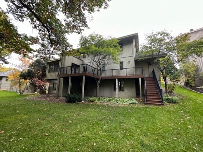 Foto del edificio - Great location 2-story very spacious *7Bed...