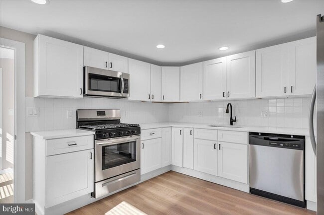 Building Photo - 220 Delsea Dr