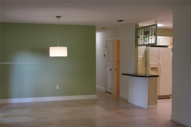 Building Photo - 4851 Southwest 57th Avenue, Miami, FL 3315...