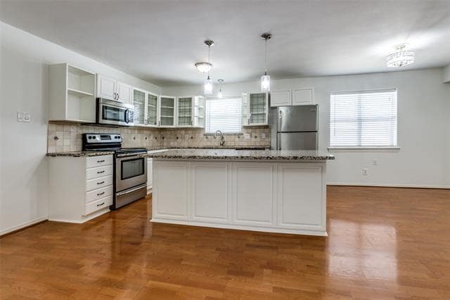 Building Photo - 816 Sherwood Dr