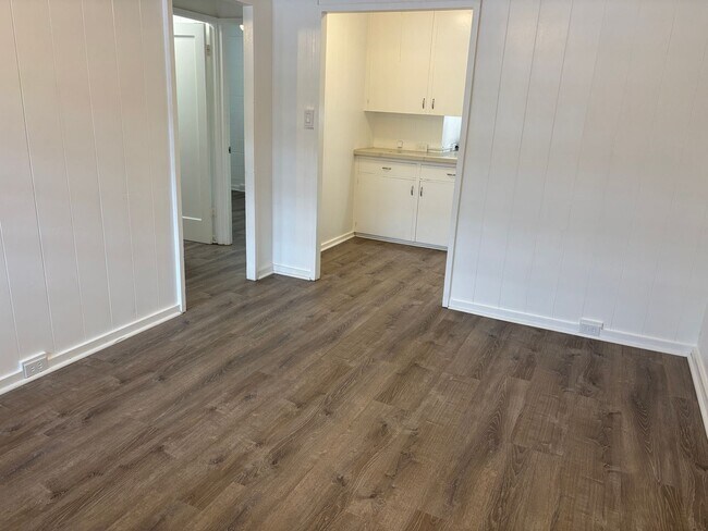 Foto del edificio - Moiliili/University - Hausten St - 2 Bdrm/1 Bath - $1,525