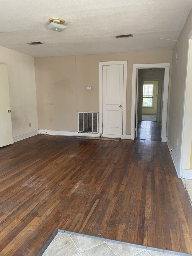 Building Photo - 306 N. 25th Ave