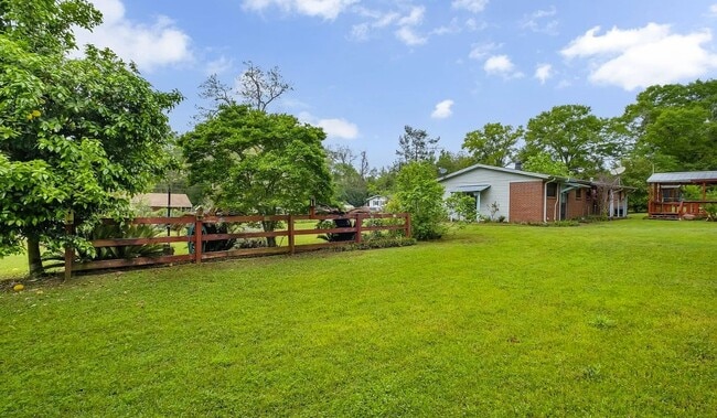 Back far corner - 1927 Grimes Ln