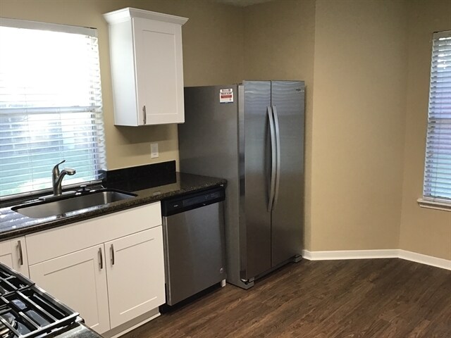Foto del edificio - 1703 Oak Valley Dr