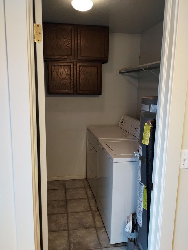 Building Photo - Spacious and Updated 3bd/2ba Ogden Home!