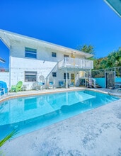 Building Photo - 111 N Lakeside Dr