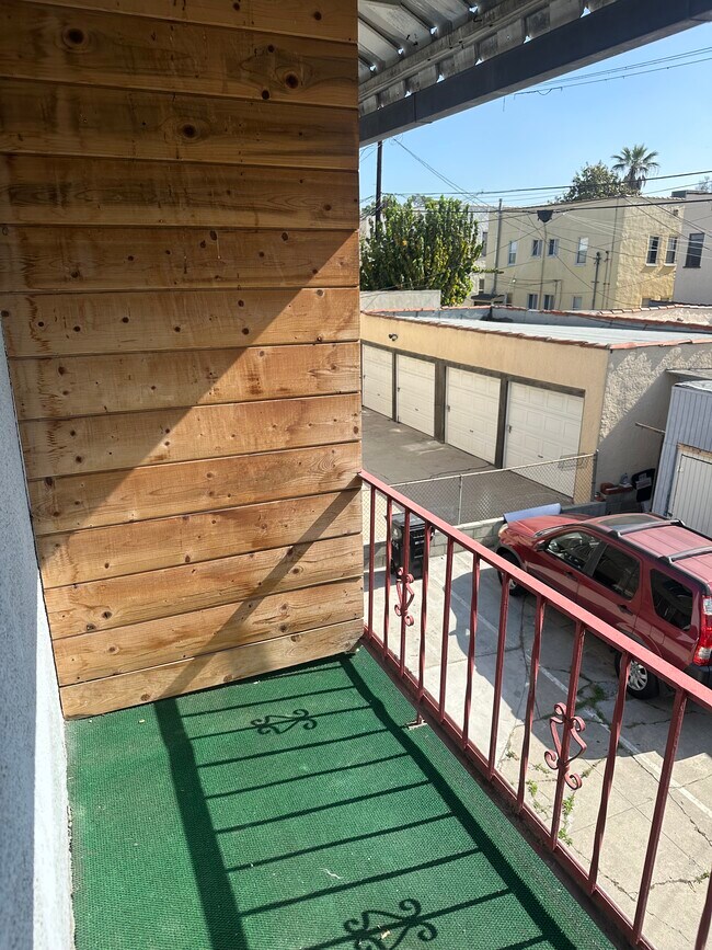 Foto del edificio - 414 1/2 N Orange Grove Ave
