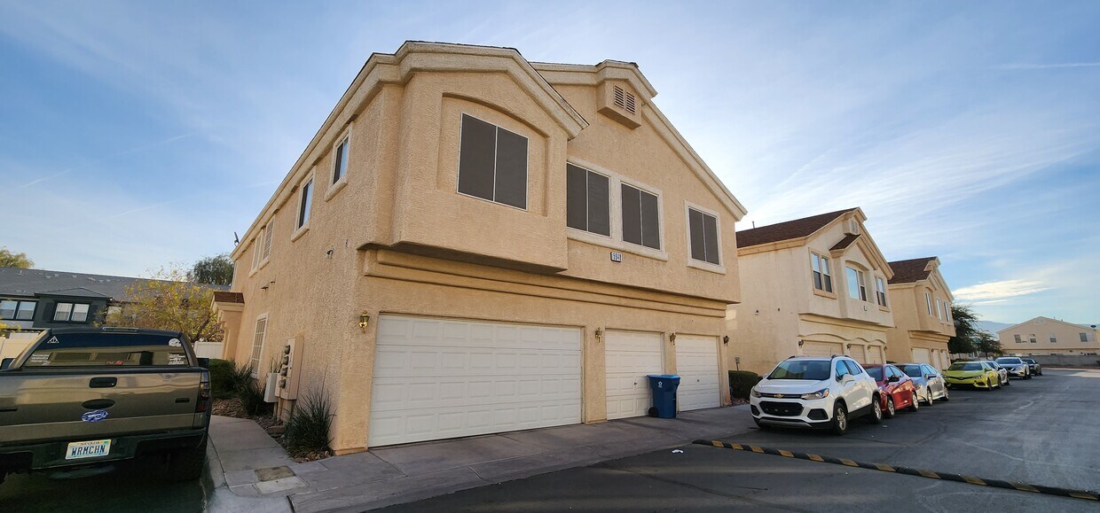 5948 High Steed St, Henderson, NV 89011 Townhome Rentals in Henderson