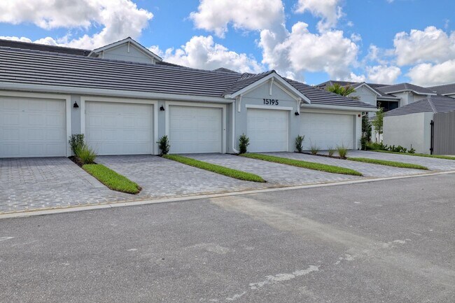 Foto del edificio - 15195 Bluffton Ln