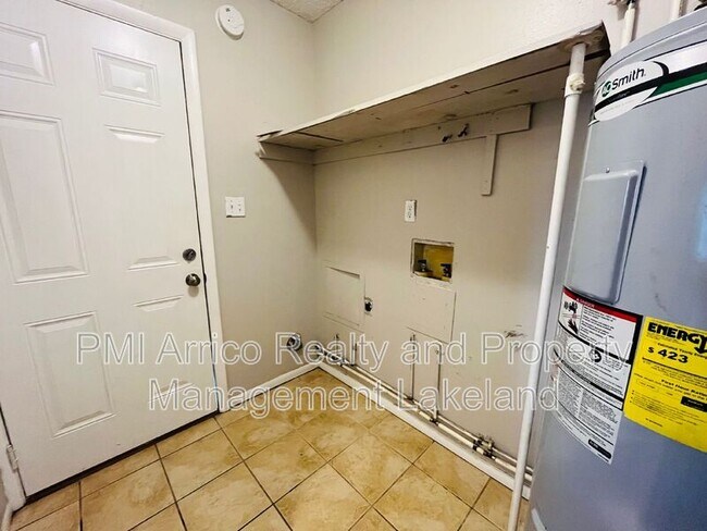 Building Photo - 1832 Crystal Grove Dr