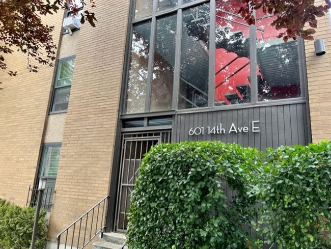 Building Photo - Aprea View Condominiums ~ Capitol Hill