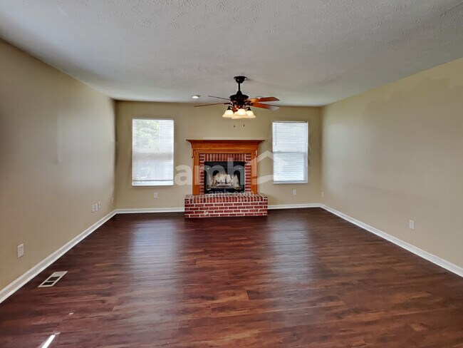 Foto del edificio - 7799 Cobblesprings Dr