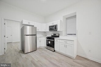 Building Photo - 1418 W Erie Ave