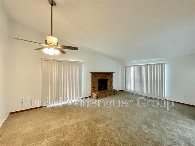 Foto del edificio - 156 Marion Dr