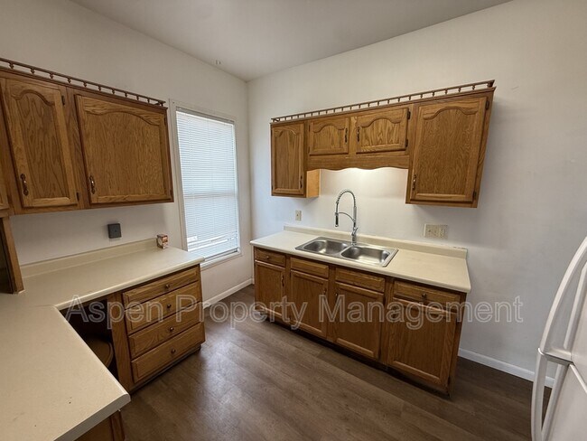 Building Photo - 824 Harrison Ave