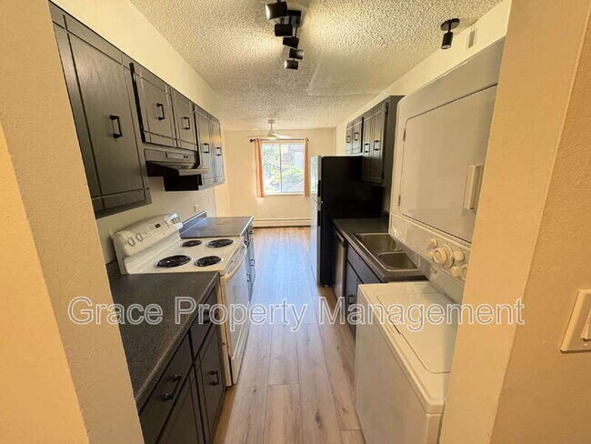 Foto del edificio - 2700 S Holly St