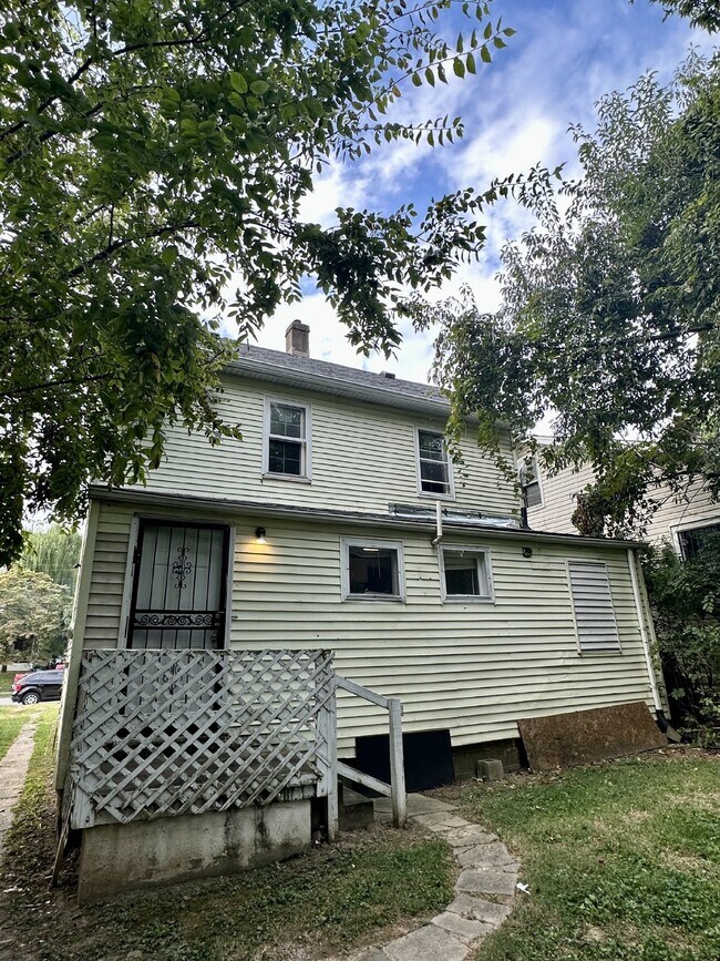 Building Photo - "3-Bedroom Home on Larkwood Ave – Spacious...