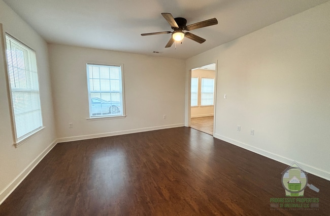 Photo - 305 S Calhoun St House