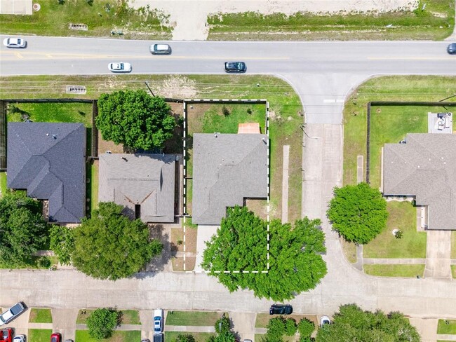 Foto del edificio - 22142 Pearl Lake Dr