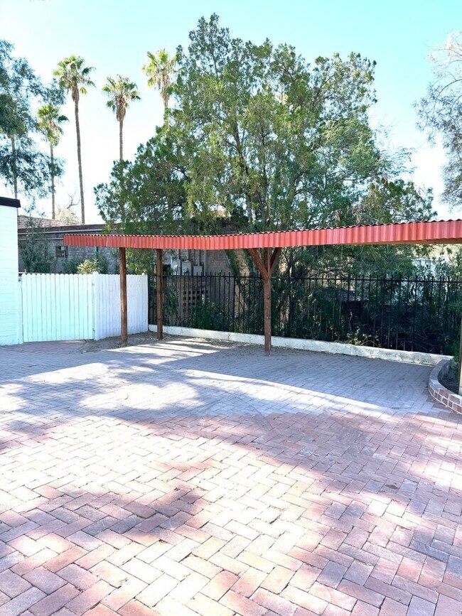 Building Photo - 1 Bedroom chic guesthouse near UOA and Ban...