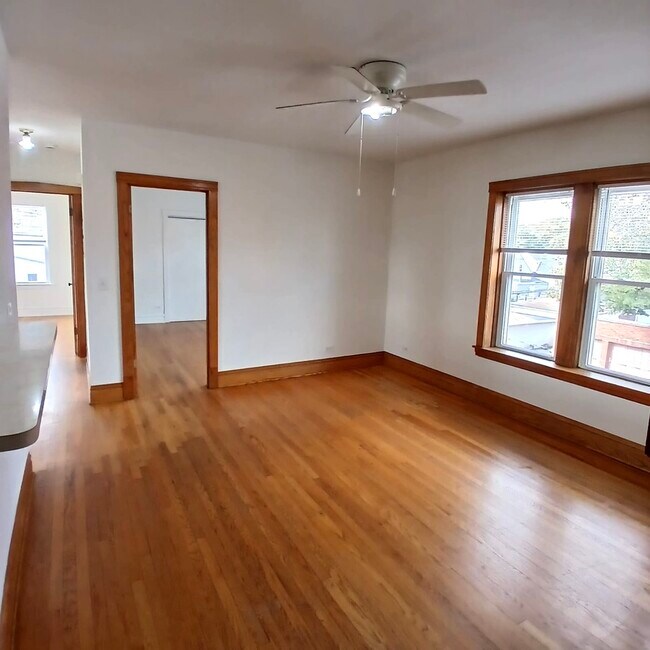 Building Photo - 5041 W Dickens Ave