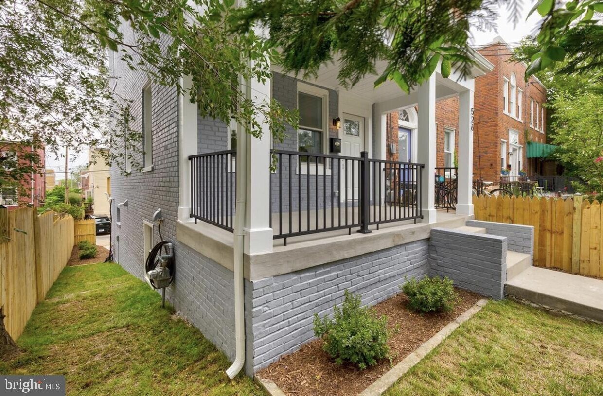 Primary Photo - 526 Tuckerman St NW