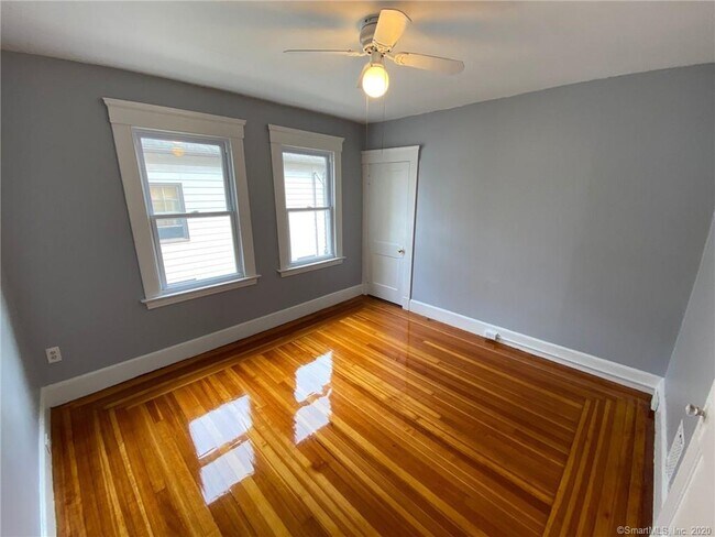 Building Photo - 359 Elm St