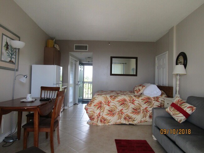 Foto del edificio - 214 Miracle Strip Pkwy SW