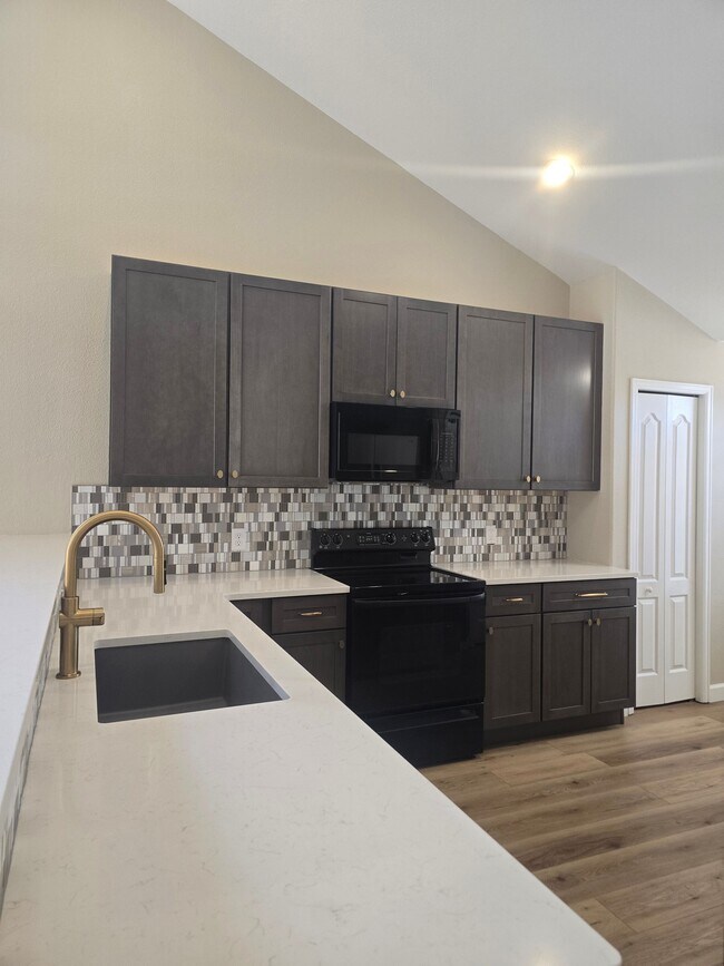 Foto del edificio - 401 Sand Cliff Ct