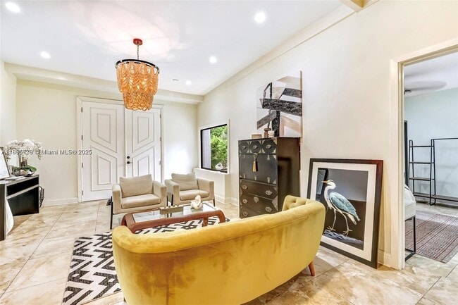 Foto del edificio - 991 NE 82nd St