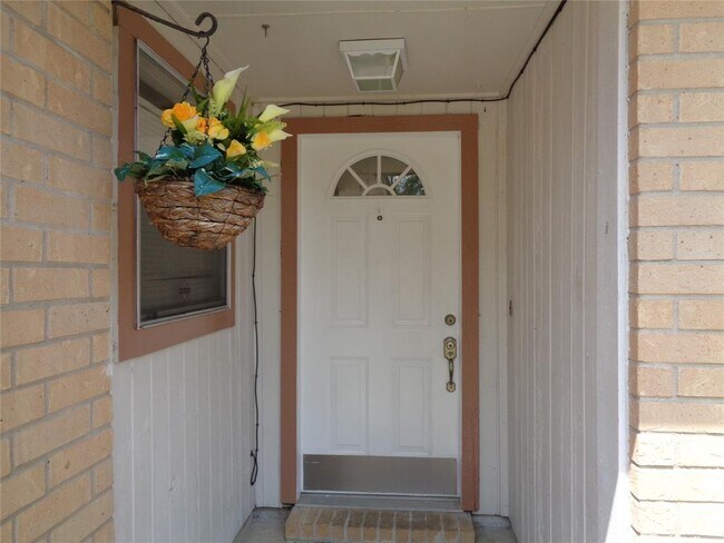 Building Photo - 6502 La Violetta Dr