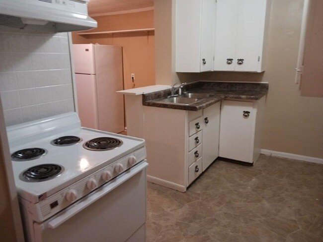 Building Photo - BELOW MARKET RENT!