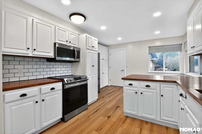 Foto del edificio - Spacious 4BR House in Tacoma