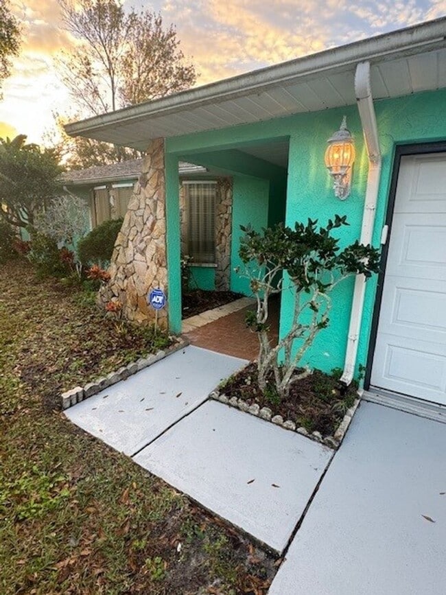 Building Photo - 356 PIPIT STREET NE