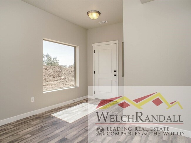 Foto del edificio - 3-Bed Townhome in Farmington – Style, Spac...