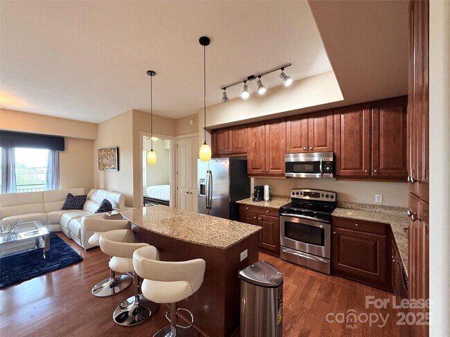 Foto del edificio - 4625 Piedmont Row Dr