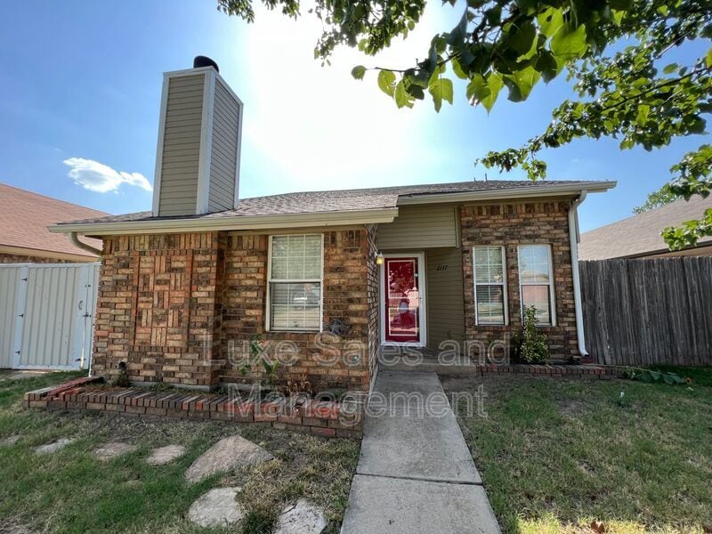 Photo - 2137 Goodrich Drive