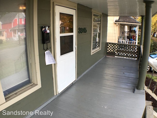 Building Photo - 3 br, 2 bath House - 3945 Trowbridge Ave