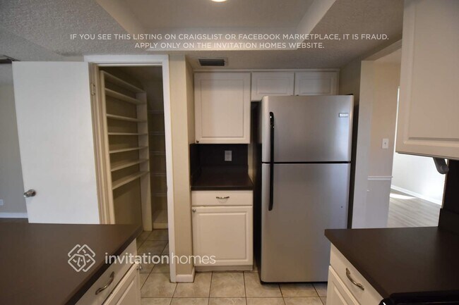 Foto del edificio - 1705 Village Ct