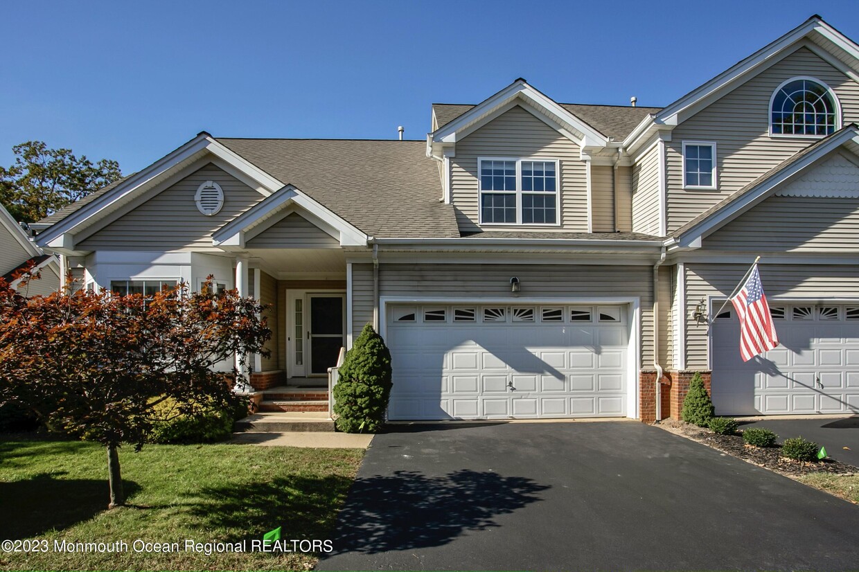 Primary Photo - 14 Village Dr