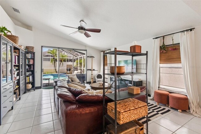 Foto del edificio - 1266 Paradise Lake Dr