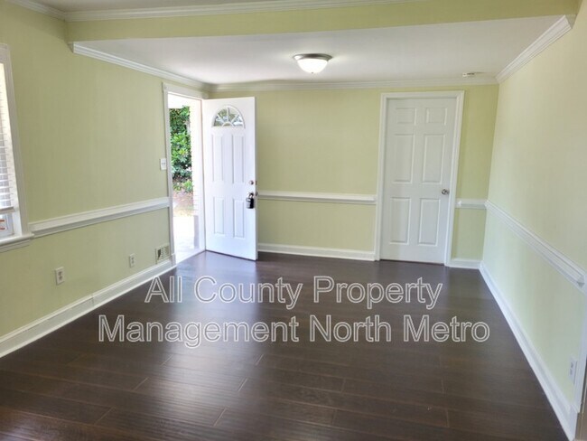 Foto del edificio - 2437 Lower Roswell Rd