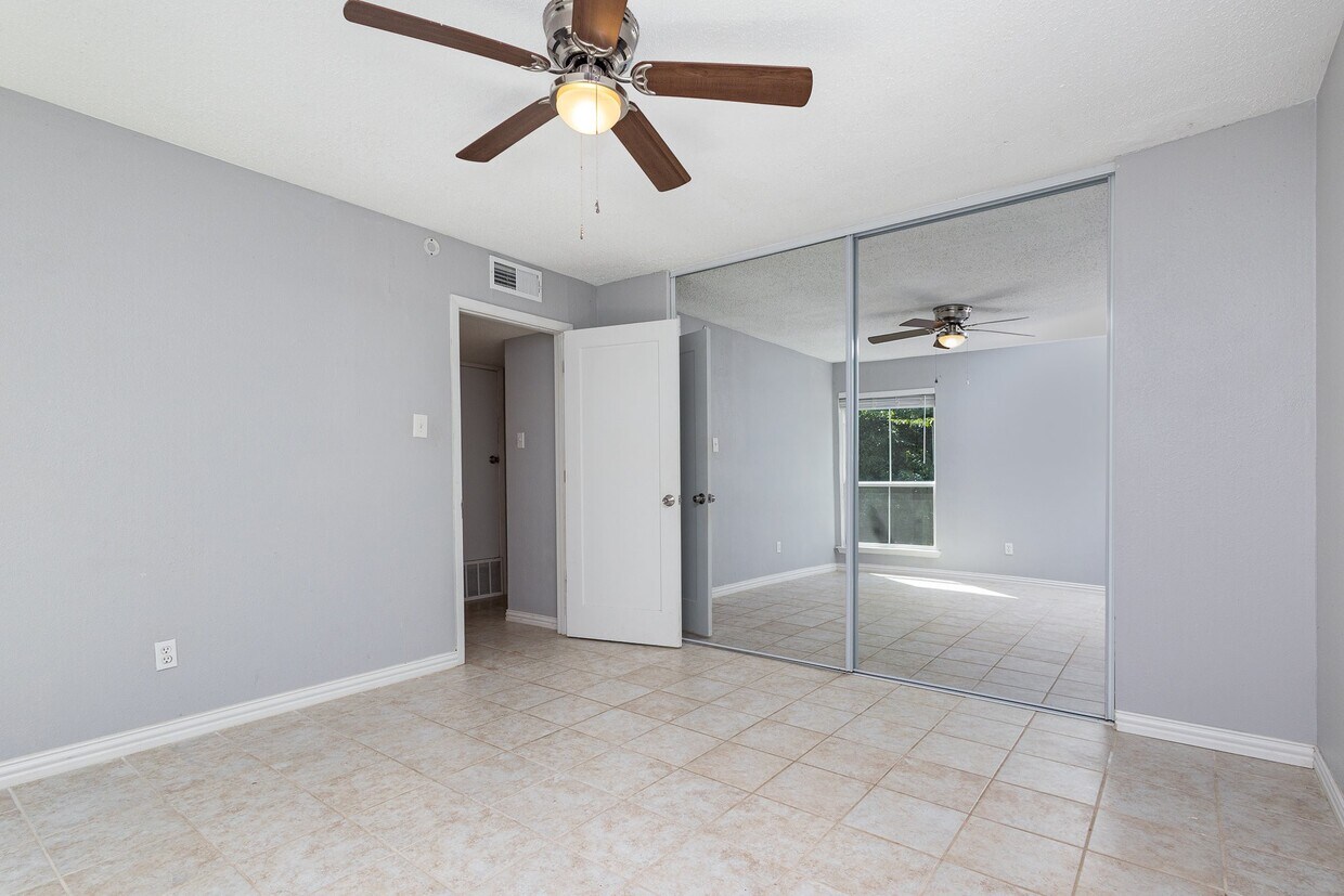 Building Photo - 4665 Country Creek Dr