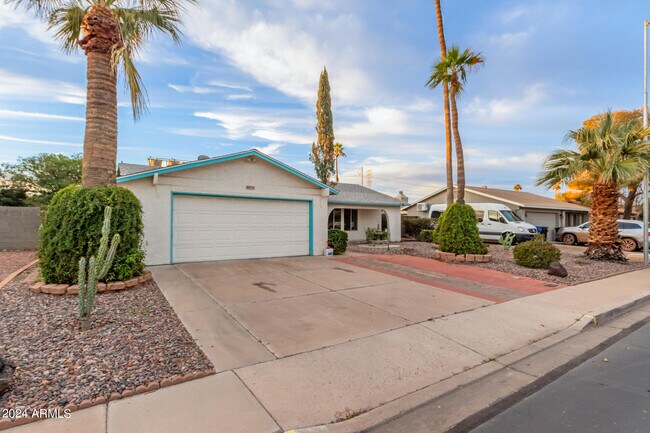 Building Photo - 663 W Posada Ave