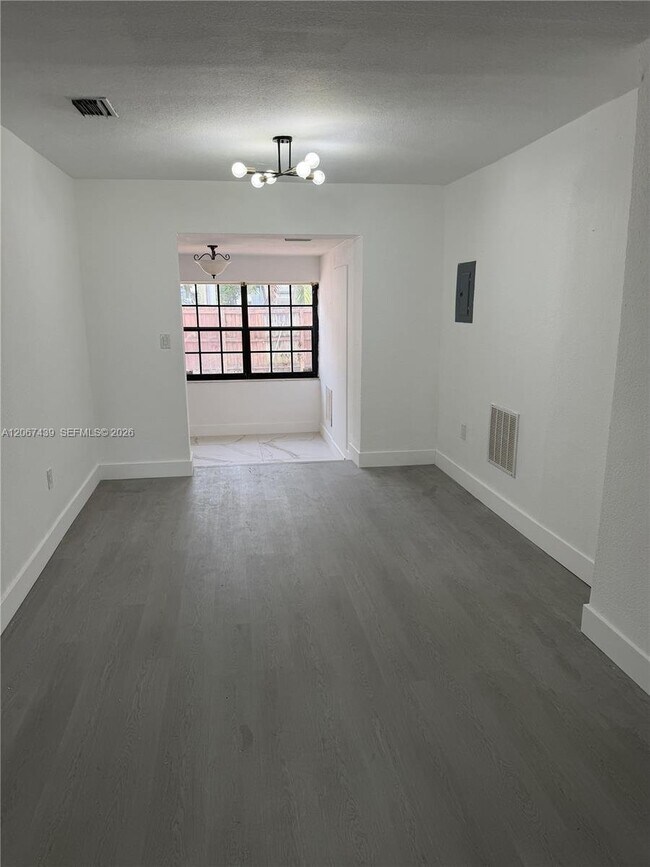 Foto del edificio - 2424 SW 21st Ter
