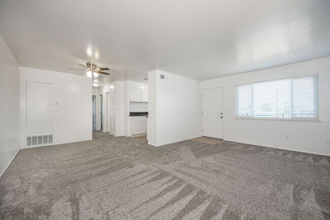 Building Photo - Newly Remodeled Upstairs Unit