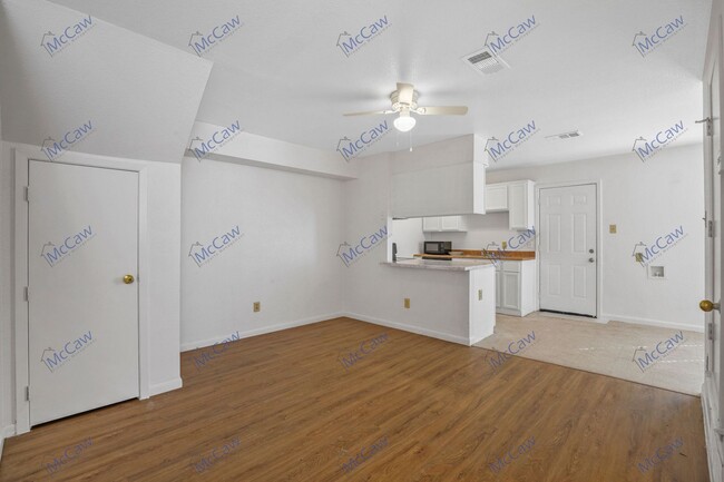 Building Photo - Cute 2/2/1 2-Story Duplex in Fort Worth! *...